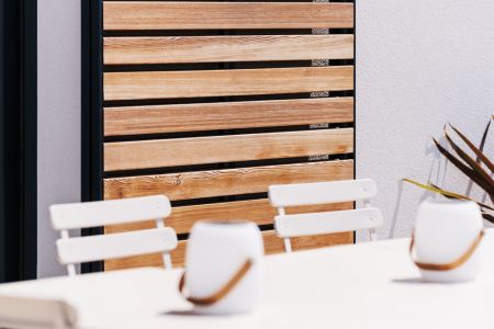 Schiebeläden aus Holzpaneelen