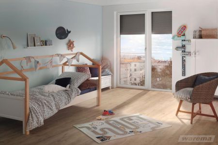Innenansicht Kinderzimmer mit Beschattung durch Rollladen